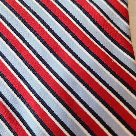 IZOD Stripe Tie Navy Blue & Red 100% Silk Men's Necktie - Picture 5 of 6